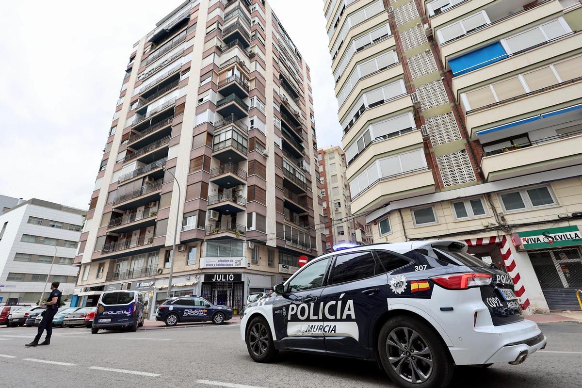 Policía en la calle doctor Jiménez Díaz, este viernes
