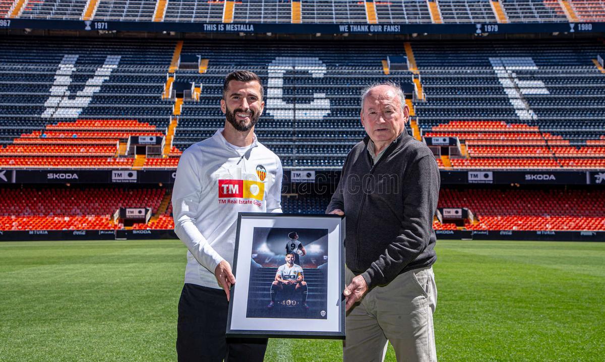 Gayà  ya lleva 401 partidos oficiales con el Valencia CF