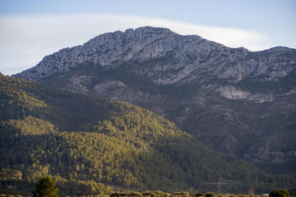 Sierra del Benicadell, montaña emblemática de la Vall d'Albaida.