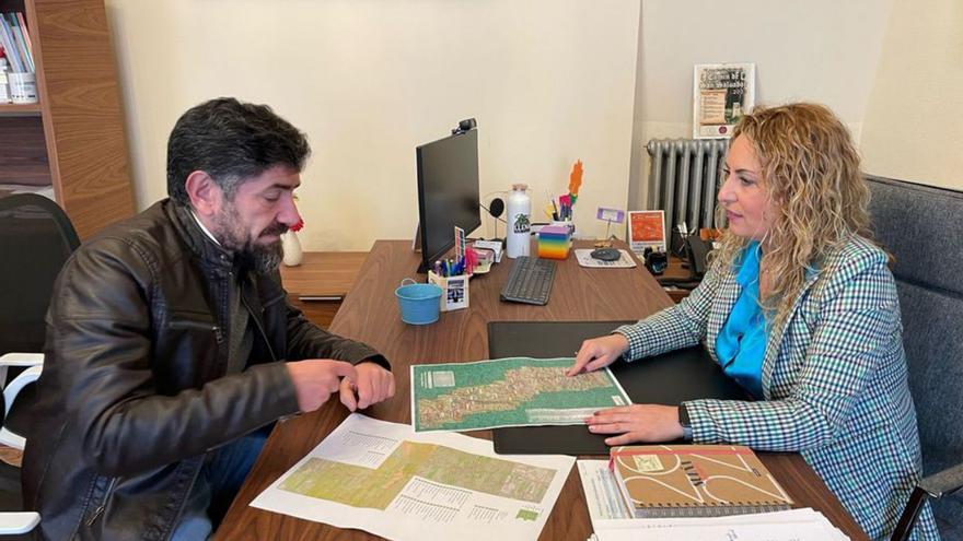 Gemma Álvarez y Juan Antonio González, durante la reunión. | LNE