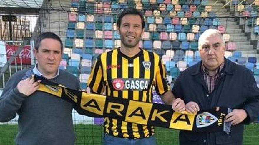 Triplete de Cervero con el Barakaldo con gol desde el medio del campo