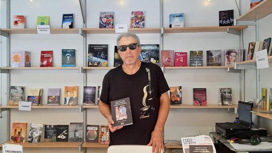 El poeta Ginés Emile recita su último poemario este ‘Lunes Literario’
