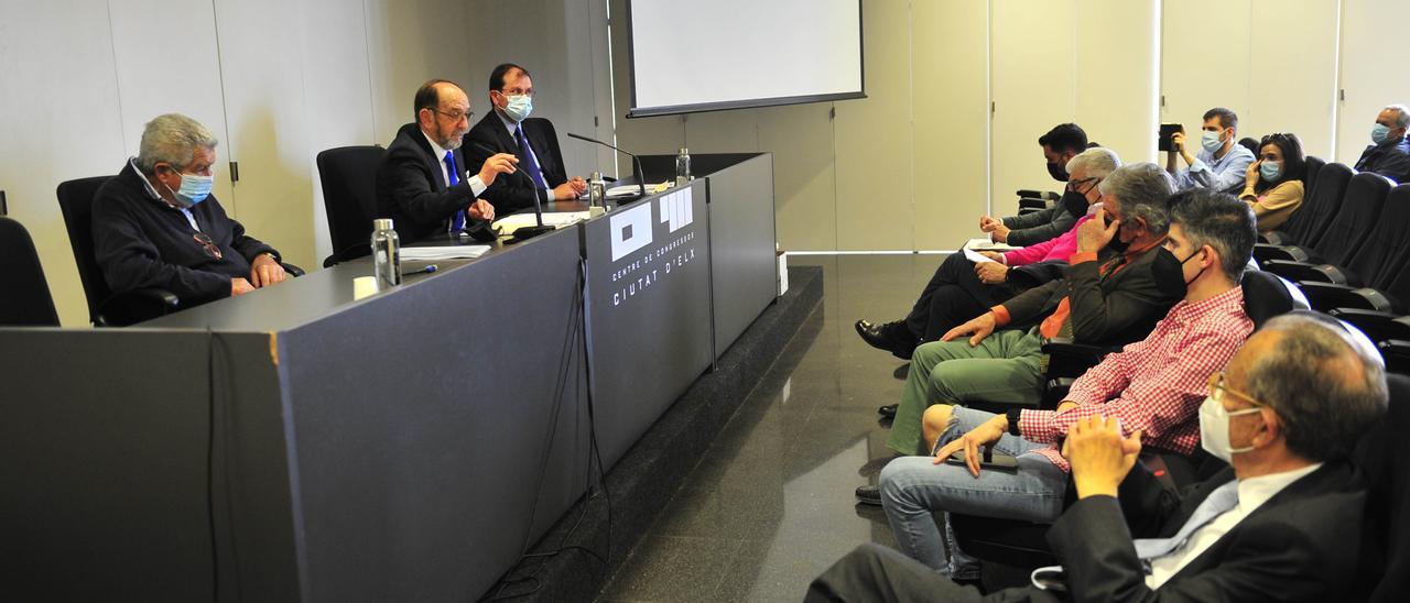 Un momento de la asamblea de la SAT de San Enrique este sábado en el Centro de Congresos de Elche