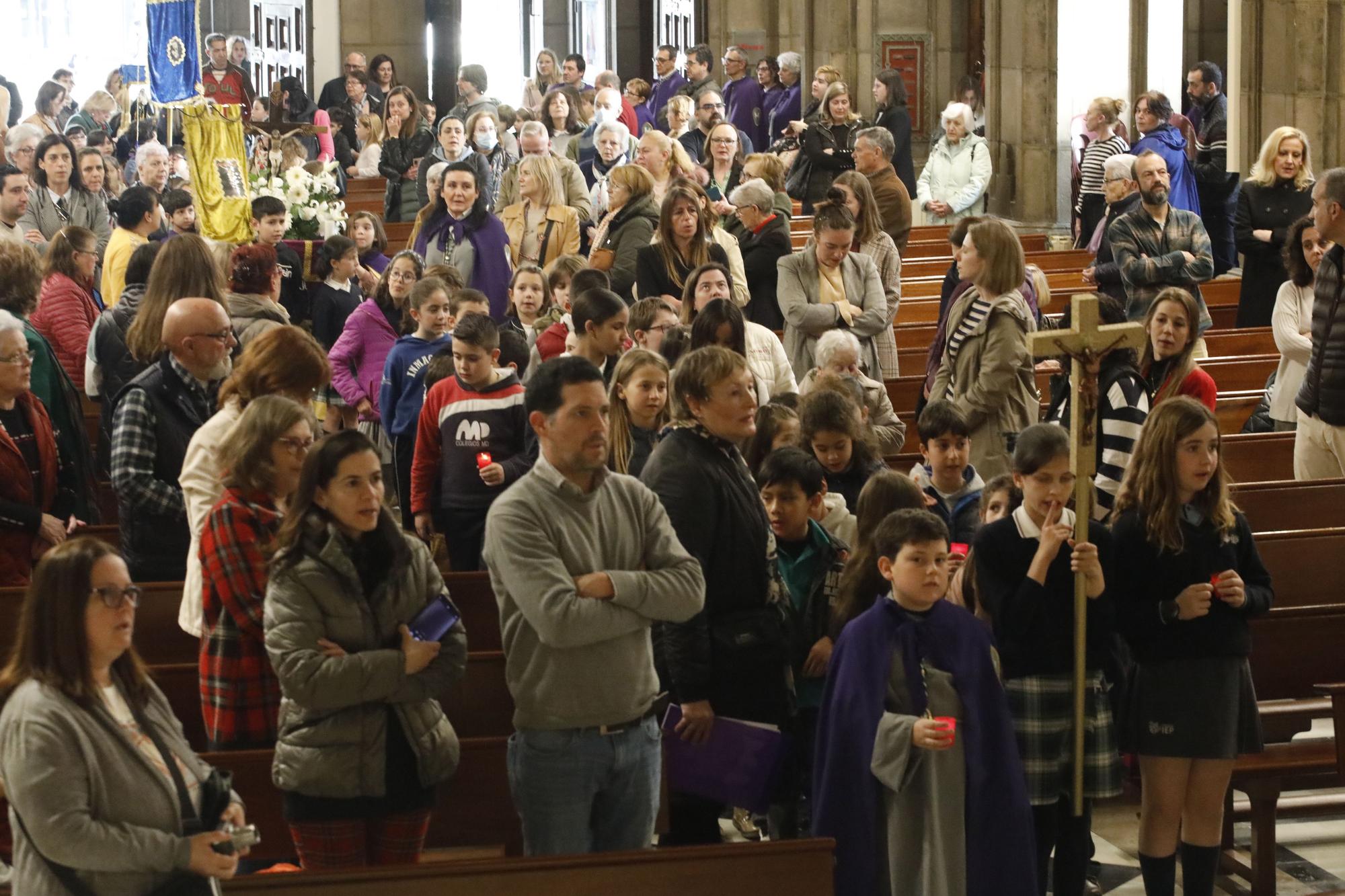 En imágenes: El Vía Crucis de los niños adelanta en San José la Semana Santa de Gijón