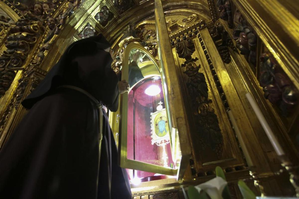 Pruebas en el camarín de la Santa Faz