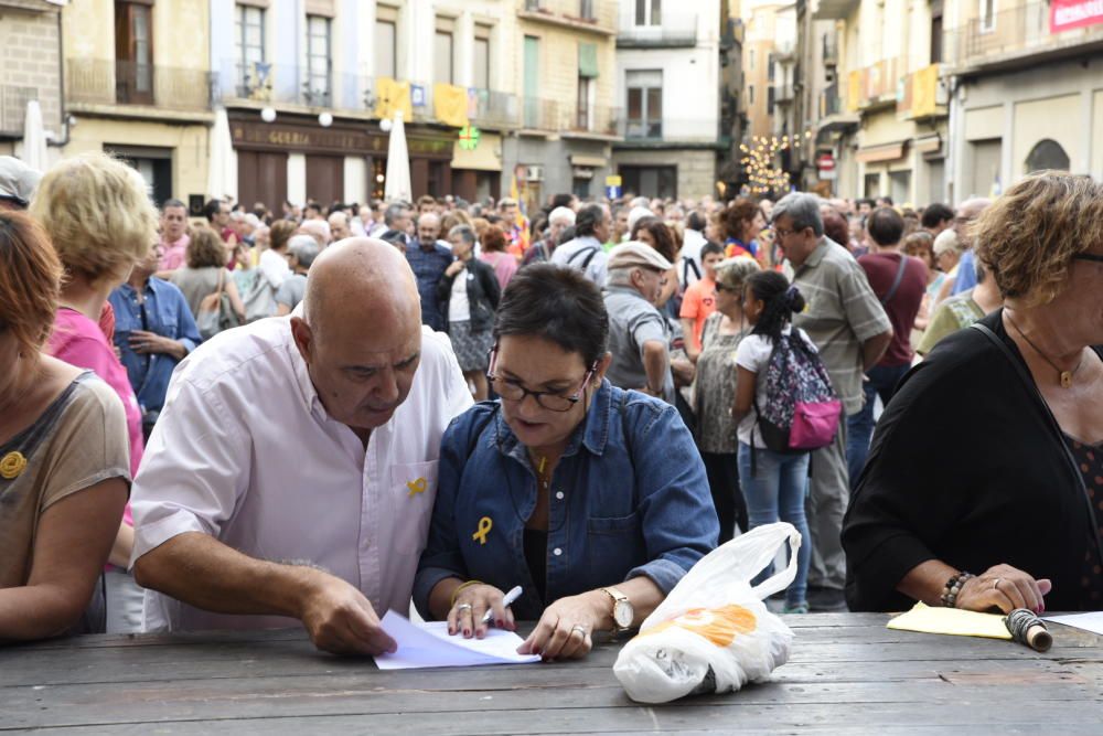 La plaça Major de Manresa s'omple per l'1-O