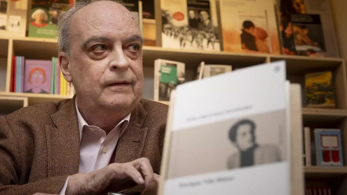 Enrique Vila-Matas, en la presentación de 'Ocho entrevistas inventadas' en la librería +Bernat. / FERRAN NADEU