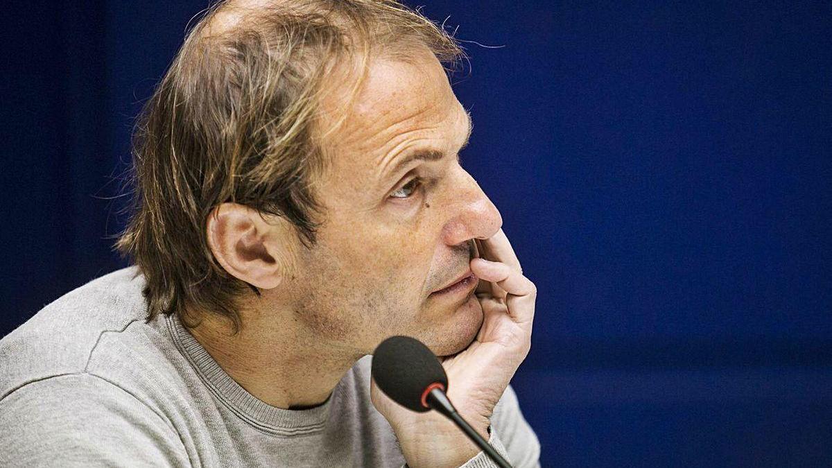 Francesc Arnau, en la sala de prensa del Carlos Tartiere.