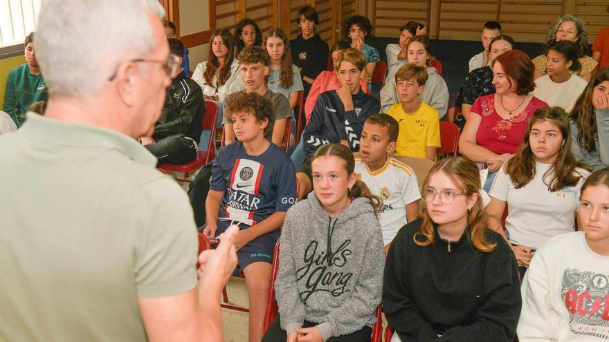 El alumnado del Liceo Francés aprende a &#039;mantenerse a flote&#039;