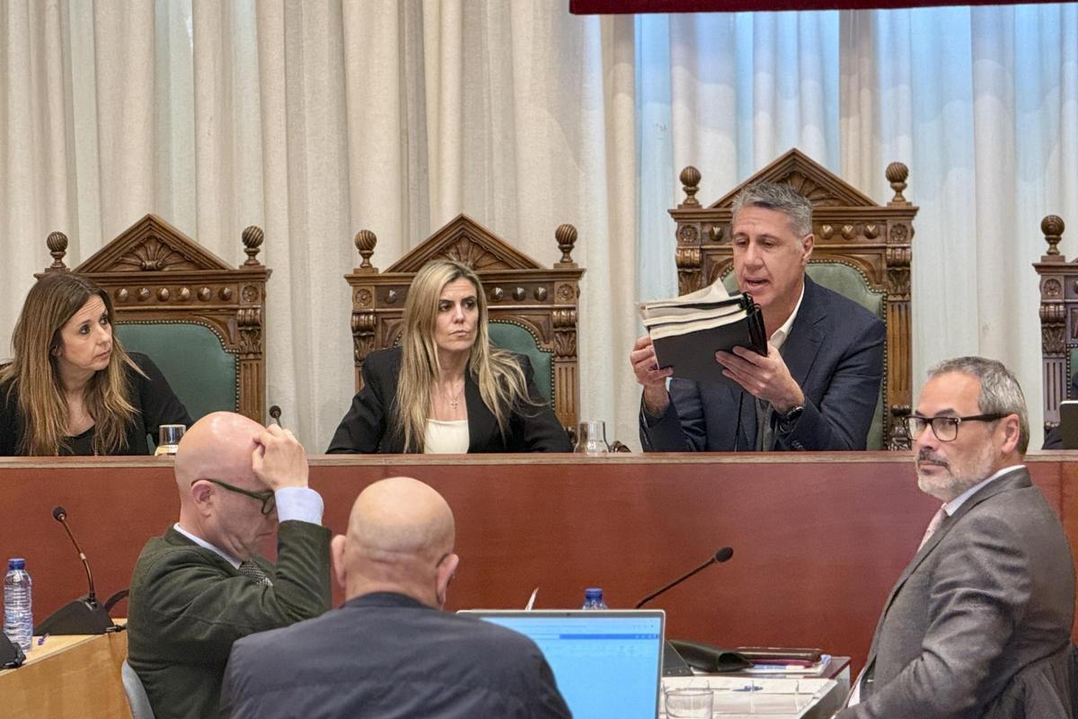 Albiol, durante el controvertido Pleno donde leyó datos de una persona sin hogar fallecida.
