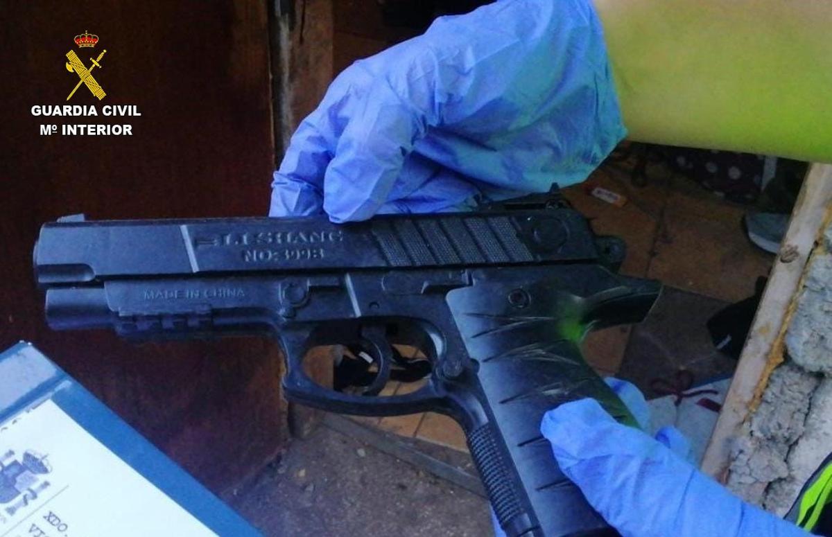 Una de las armas intervenidas