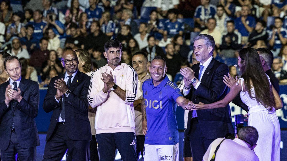 Así fue el emotivo homenaje a Santi Cazorla en el Carlos Tartiere: "No puedo pedir más"