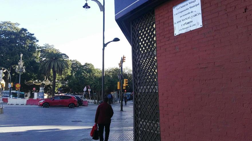 Placa sitio lugar memoria histórica que recuerda en Málaga a García Caparrós