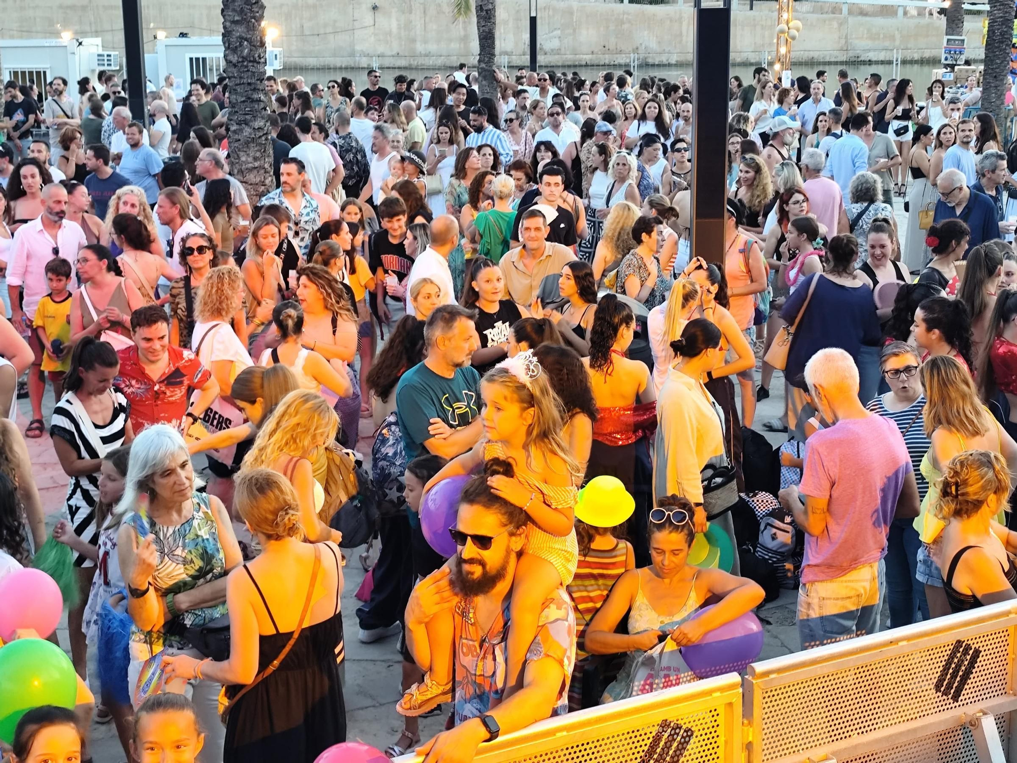 El Parc de la Mar vibra con la fiesta del Flexas: Antònia Font, la gran sorpresa de la noche