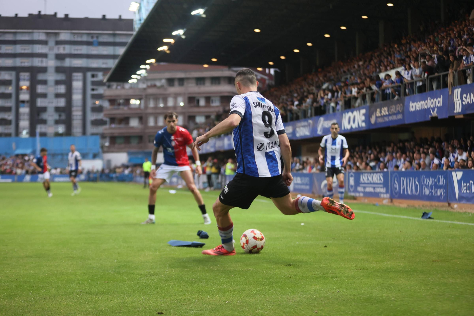 EN IMÁGENES: La final por el ascenso entre Avilés y Rayo Majadahonda vivida en el Suárez Puerta
