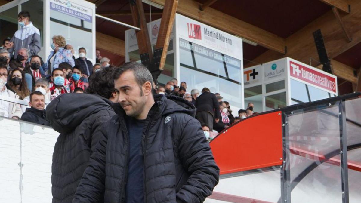 Yago Iglesias, entrenador del Zamora CF tras un partido. | J. L. F.