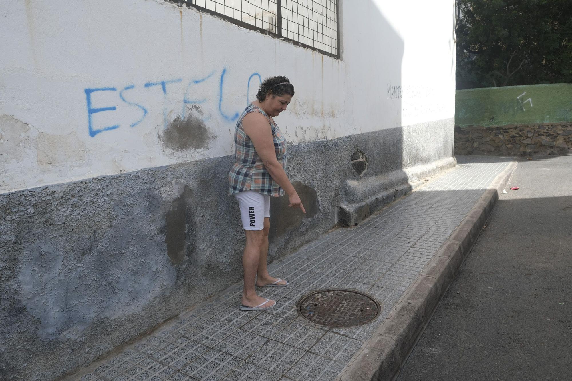 A una vivienda de Las Rehoyas le brotan aguas fecales por los sumideros