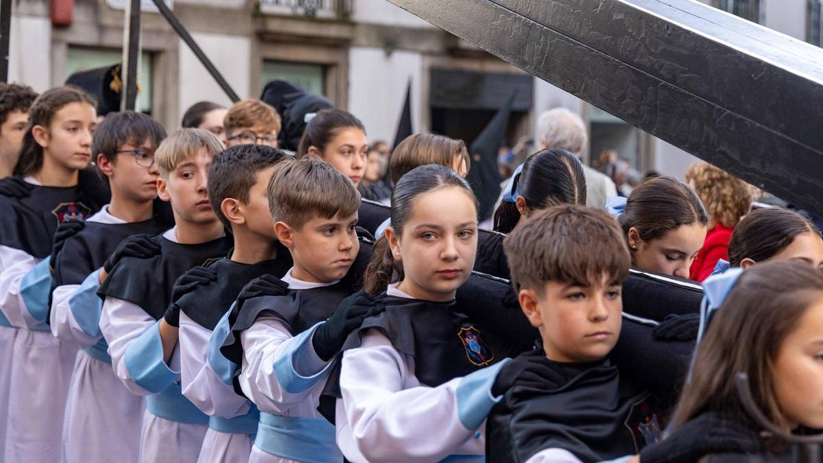 Santiago encara el final de la Semana Santa con la procesión de los Hermanos