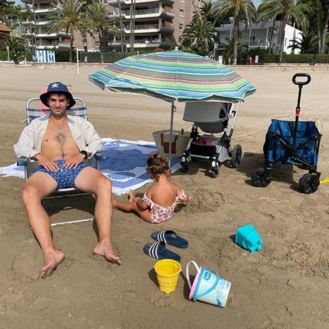 La naturalidad de Manu Trigueros en la playa vuelve a hacerse viral