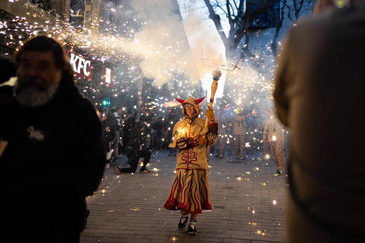 Cercavila conmemorativa de los 425 años de los Gegants del Pi.