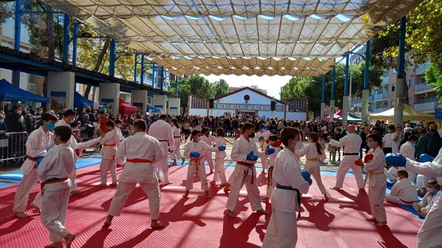 Una imagen de archivo de la semana del deporte en la plaza Rafael Atard de Manises