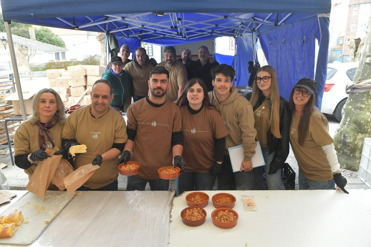 La comisión de fiestas se despide en la Festa dos Callos de Cambre