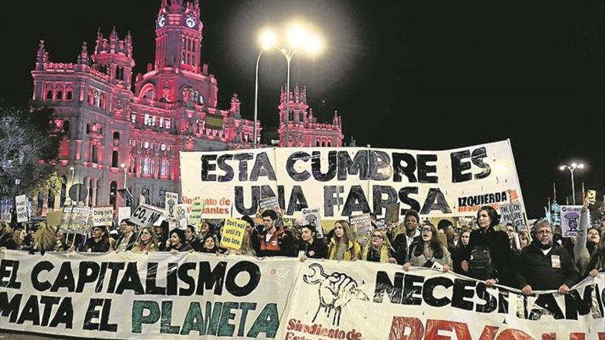 Greta cierra una masiva marcha en favor del clima