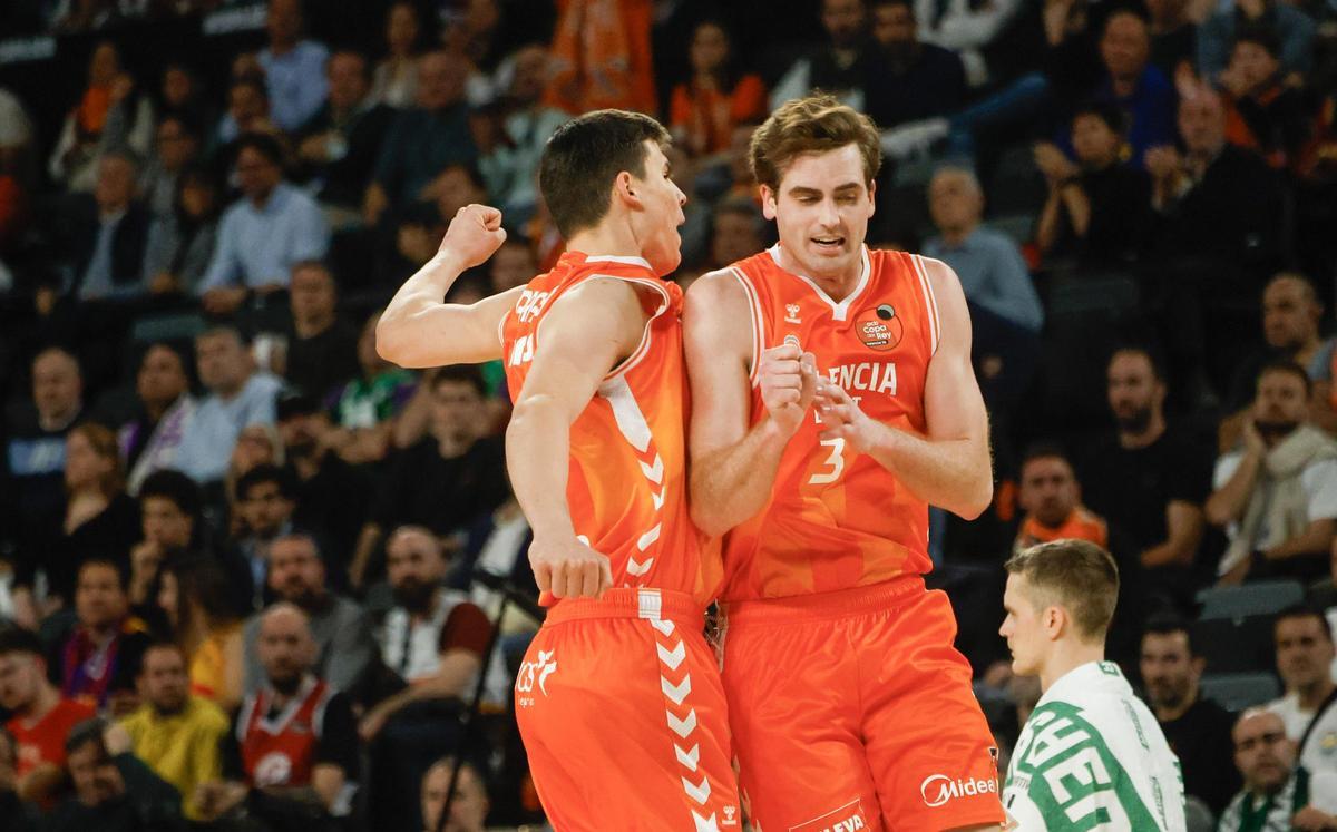 Nate Reuvers y Jaime Pradilla, en el partido de cuartos ante el Joventut.