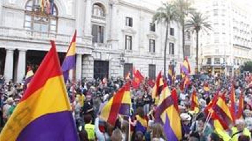 Miles de valencianos se movilizan por la República