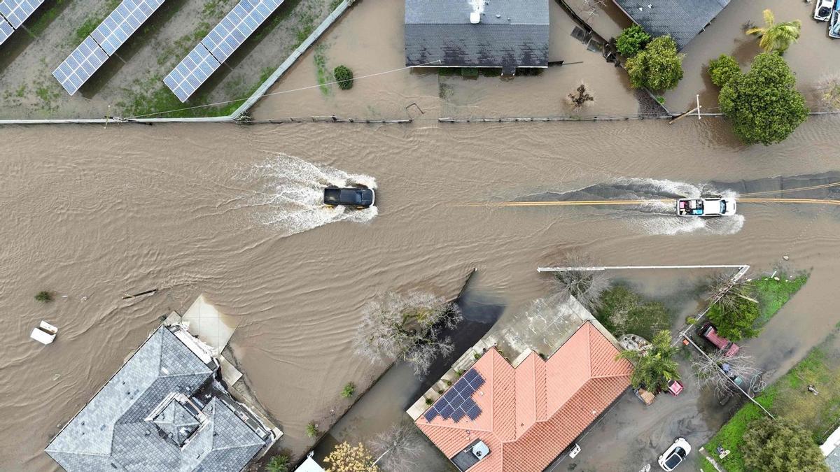 El diluvio en California causa al menos 14 muertos y obliga a evacuar a miles de personas