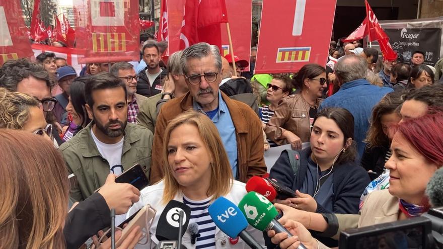 Bernabé critica a Mazón en la manifestación por el 1 de mayo por "huir a Estados Unidos para no se sabe qué"