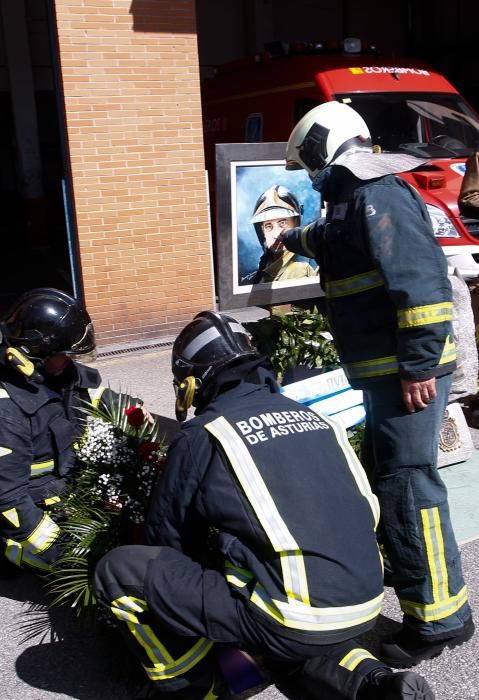 Homenaje al bombero fallecido en el incendio de Uría hace un año