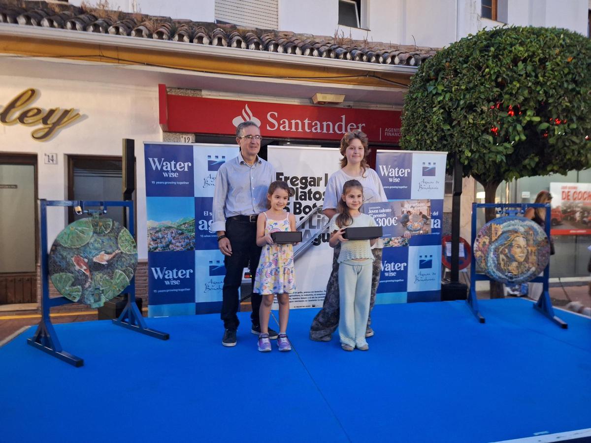 FOTOS | II Concurso de Arte Urbano de Pintura de Alcantarillas en Benahavís