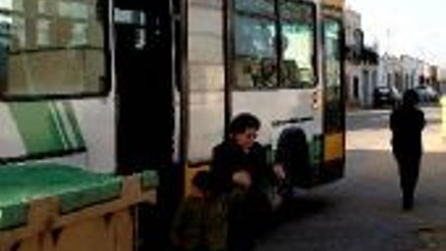 La empresa del bus urbano se planta y exige soluciones