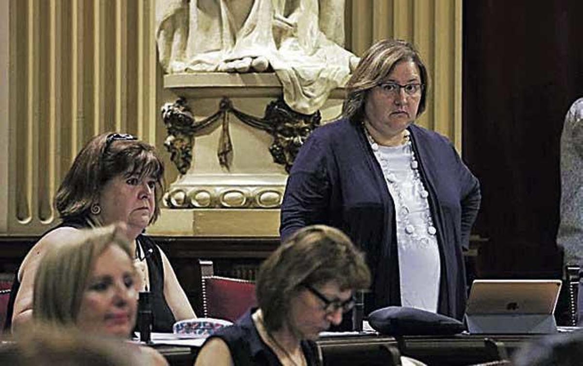 Las exdiputadas de Podemos Xelo Huertas y Montse Seijas.