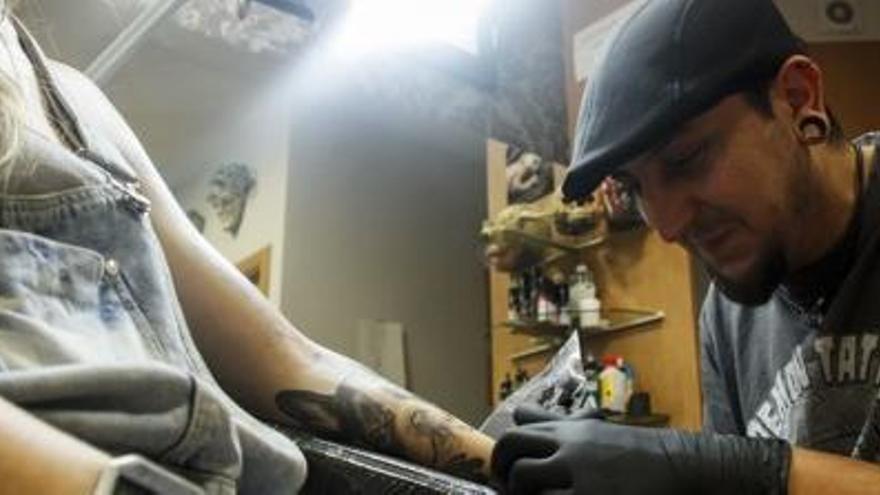 Demon Tattoo converteix la Seu en un lloc de peregrinatge per als amants dels tatuatges