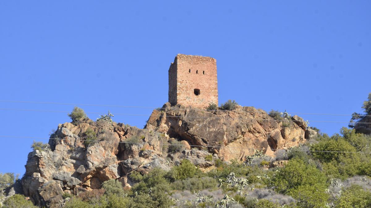 Torre del Aguelet, vestigio del castillo de Almenara.