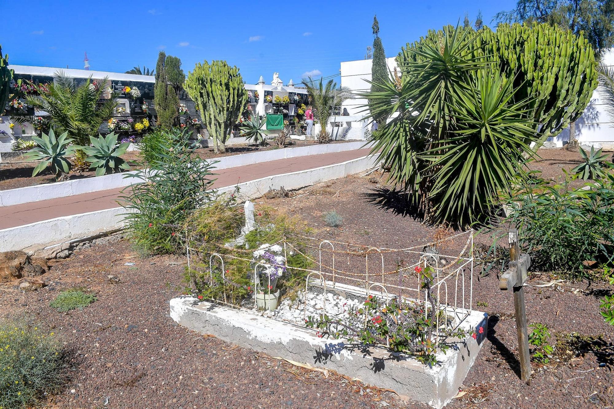 Día de Todos los Santos en cementerios de Gran Canaria