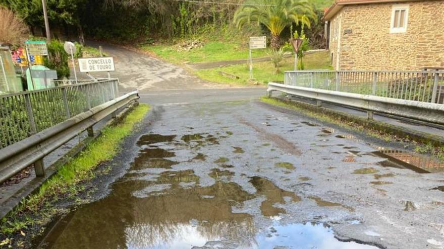 El PP denuncia el mal estado del puente y el área de Remesquide