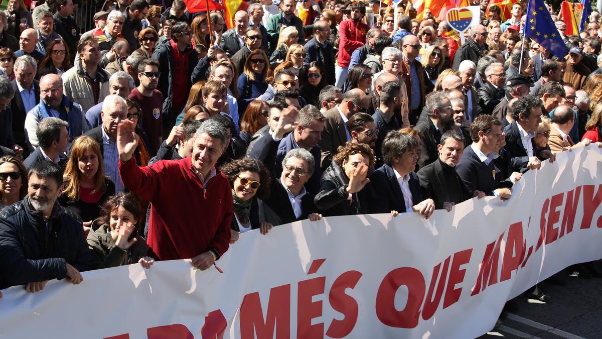 Dirigentes constitucionalistas en una manifestación contra la independencia el 8 de octubre del 2017.