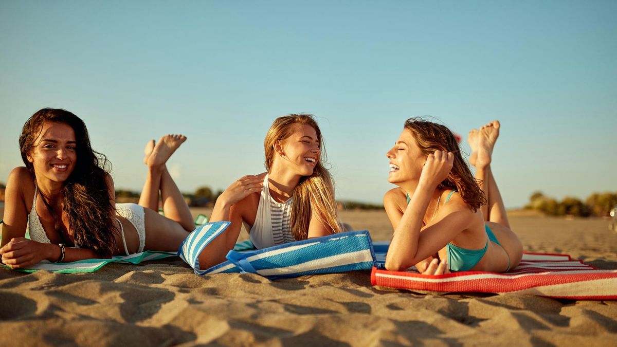 Viajes de chicas por España: destinos que combinan fiesta, playa y relax