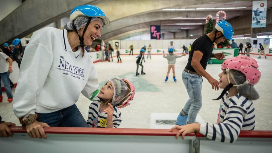 Reencuentro con el patio de recreo de la Navidad: el PIT congrega a cientos de niños y mayores en su primer sábado