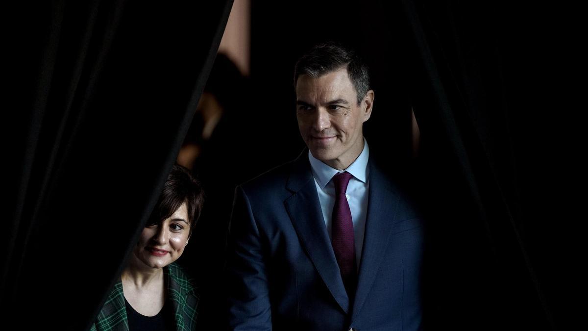 El presidente del Gobierno, Pedro Sánchez, este lunes en la inauguración de la Casa de la Arquitectura en Madrid, junto a Isabel Rodríguez.