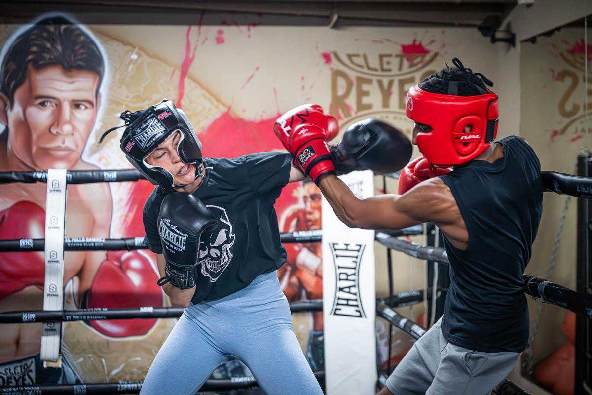 La boxeadora espaañola Tania Álvarez durante un entrenamiento.