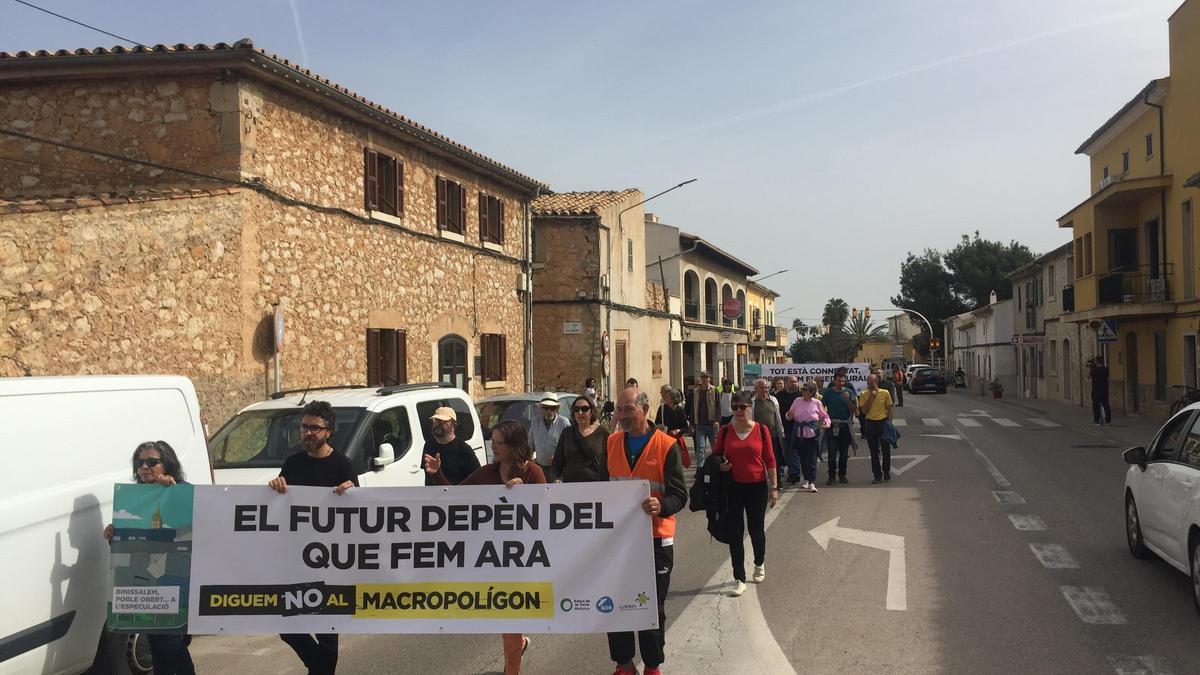 FOTOS | La manifestación contra el polígono de Binissalem, en imágenes