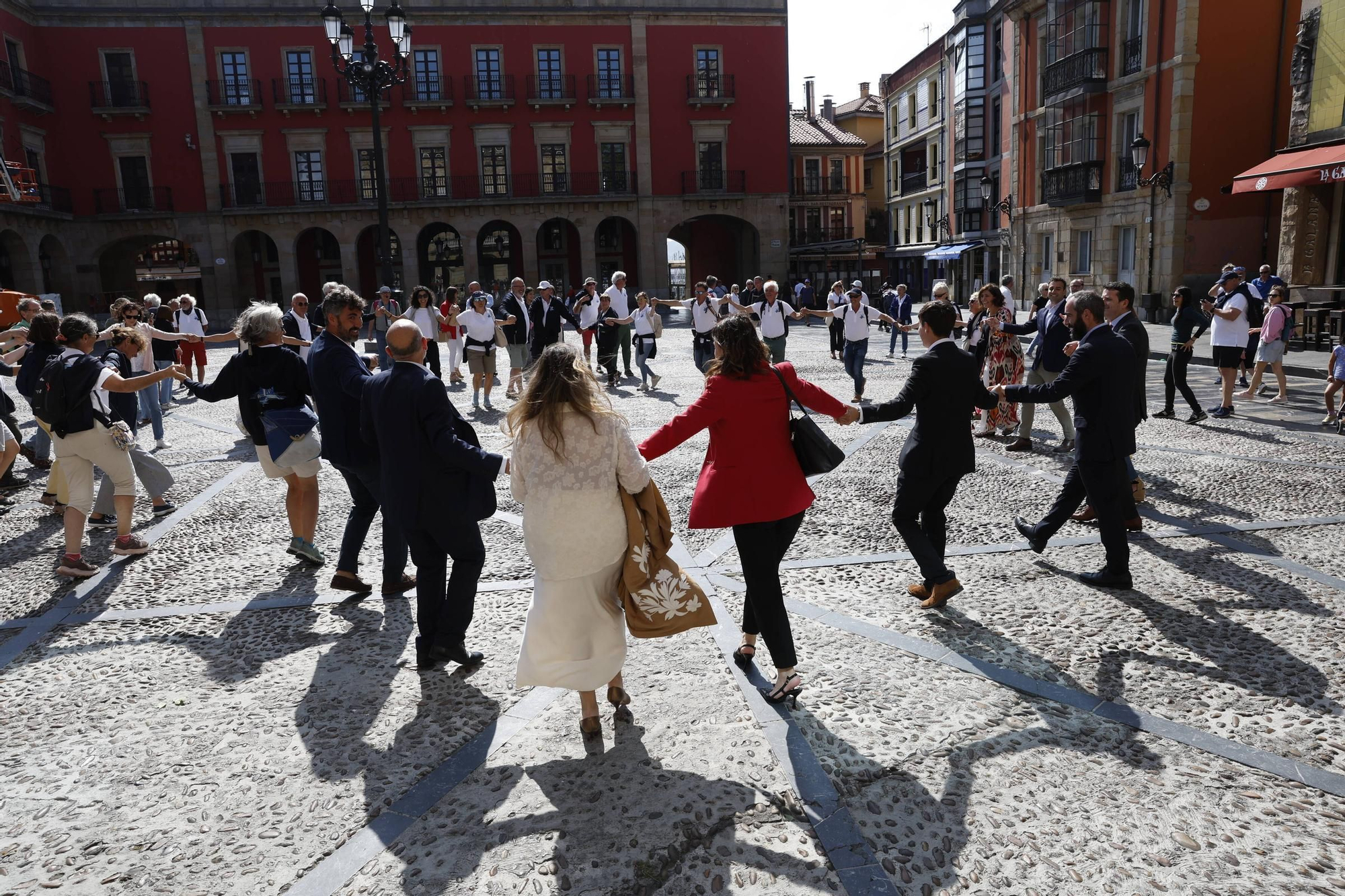Gijón fija la colaboración entre los municipios del Camino de Santiago por mar en el norte de España (en imágenes)