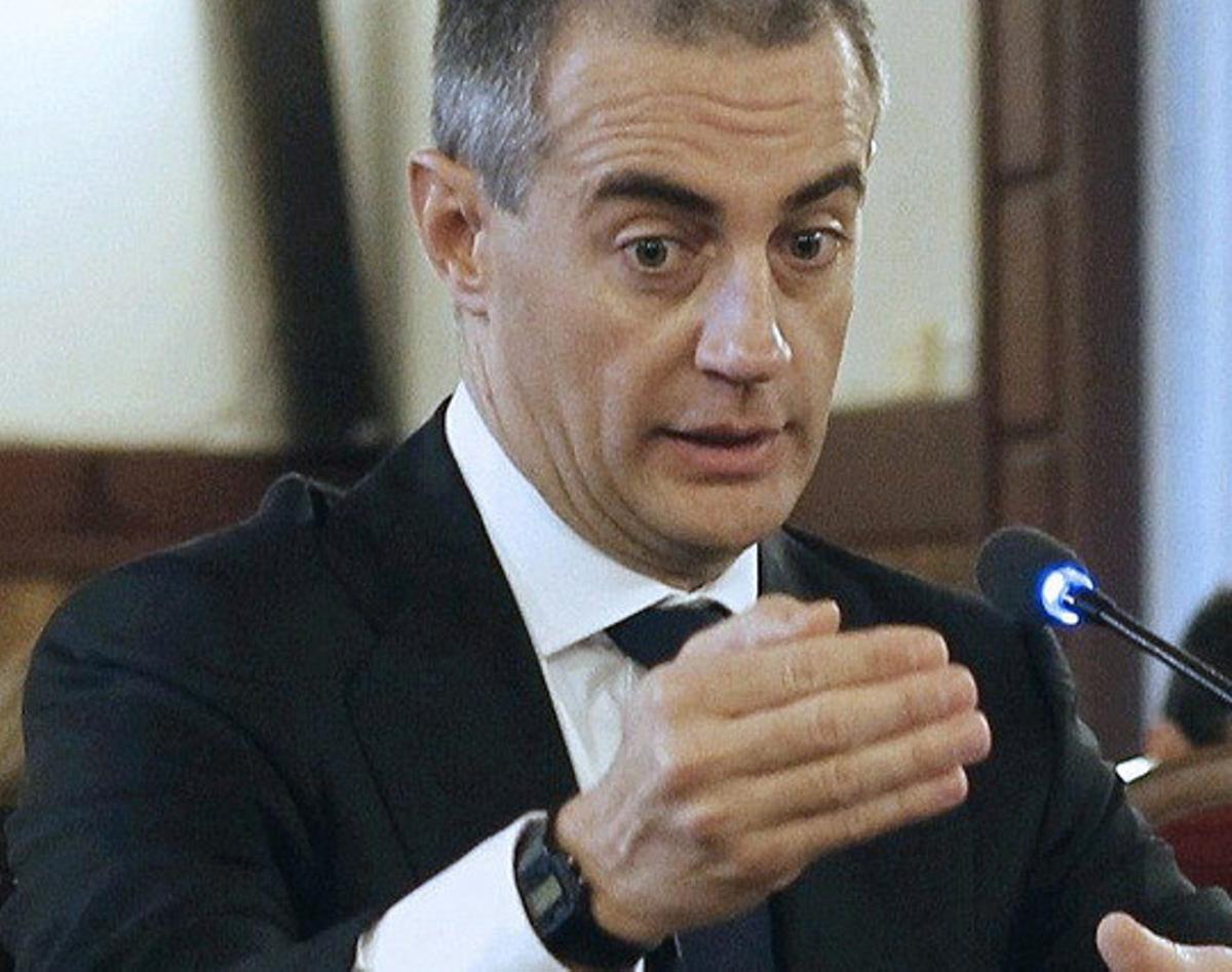 Ricardo Costa, amb el Casio de plàstic  al canell dret.