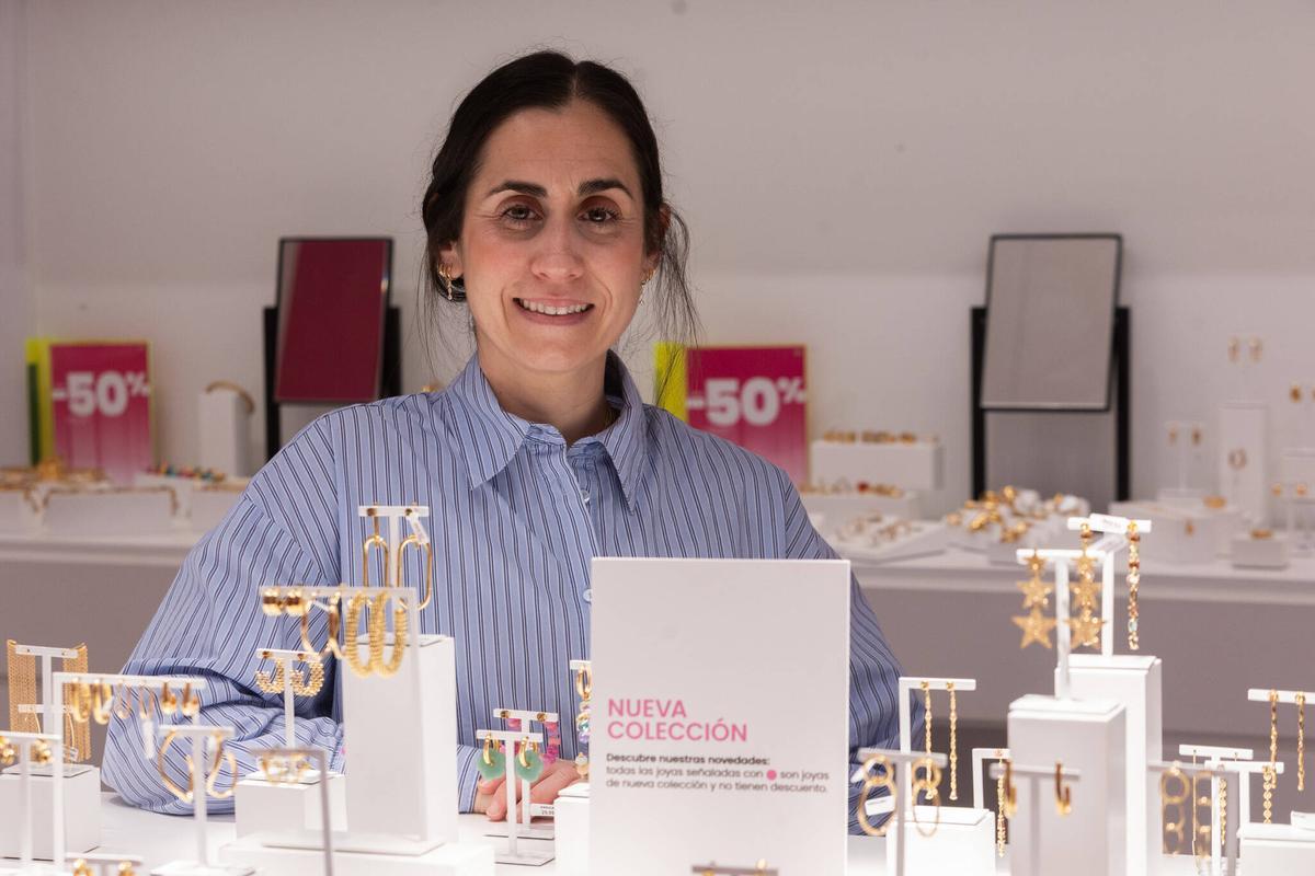 Cristina Aristoy, en la primera tienda que la firma abrió en la calle Conde Salvatierra de València.