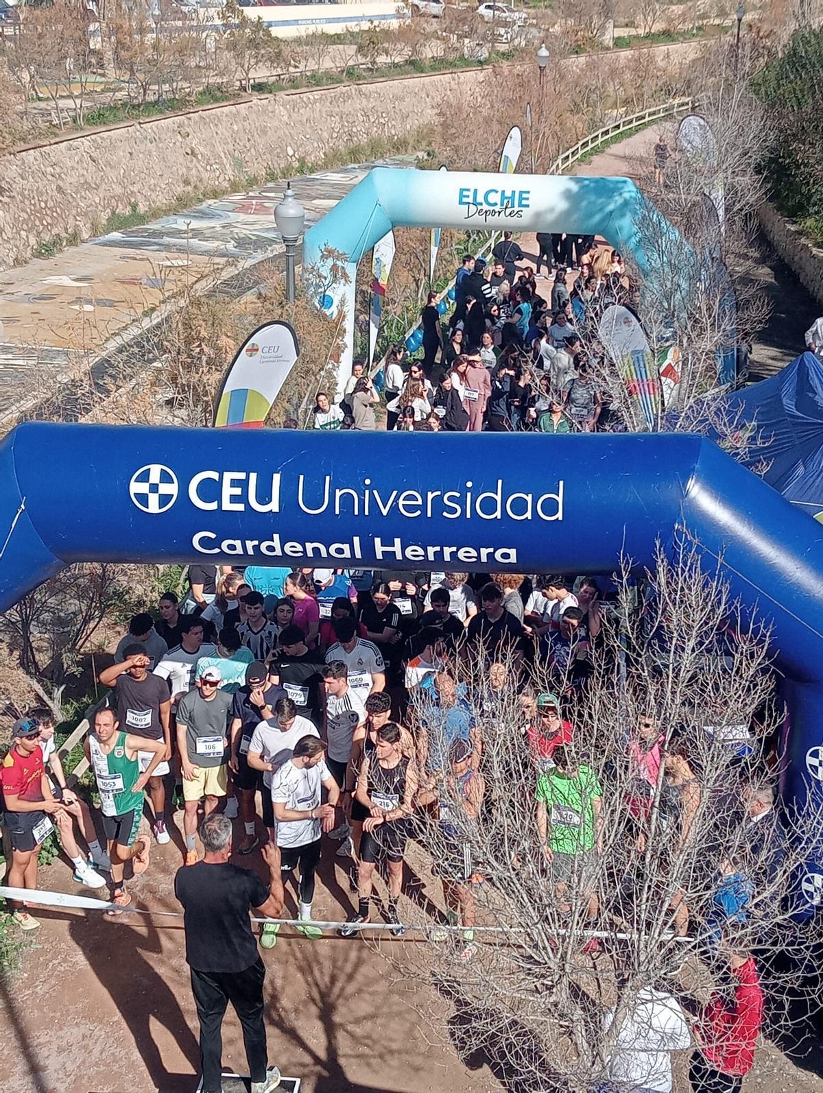 La prueba deportiva se ha desarrollado en el entorno del río Vinalopó, con salida y meta bajo la pasarela del pintor Vicente Albarranch.