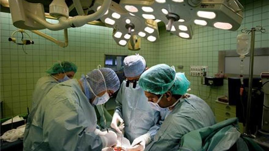Sanidad y médicos pactan volver a operar por las tardes en Castellón